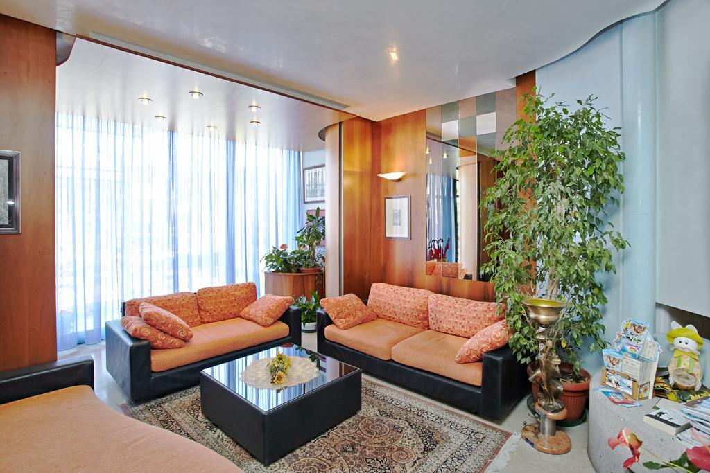 Sara Hotel 3*